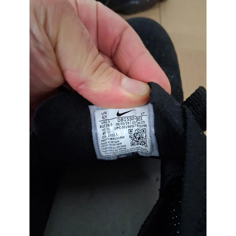 USED NIKE youth BLACK 6Y
